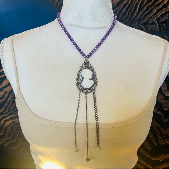 Handcrafted Victorian lady cameo brass filigree pendant beaded necklace - Picture 3 of 9